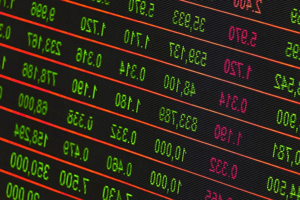 Gráficos financieros y análisis de crecimiento empresarial